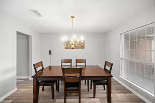 2652 Paddock Cir, Crestview, FL 32536 - Photo 6