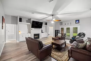 2652 Paddock Cir, Crestview, FL 32536 - Photo 12