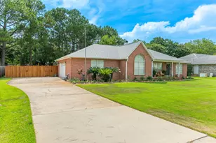 1931 Commodore Dr, Navarre, FL 32566 - Photo 2