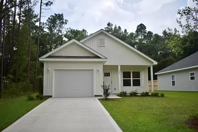 1359 E Chestnut Avenue, Crestview, FL 32539 - Photo 1