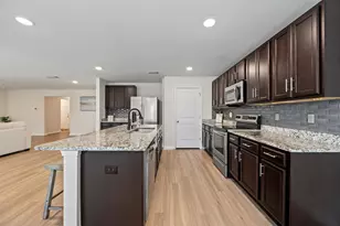 352 Merlin Ct, Crestview, FL 32539 - Photo 10