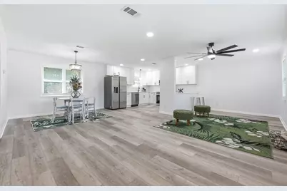 27 SW Driftwood Parkway, Fort Walton Beach, FL 32548 - Photo 2