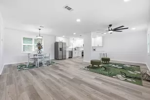 27 SW Driftwood Pkwy, Fort Walton Beach, FL 32548 - Photo 2