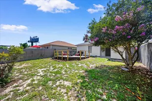 7650 Chablis Cir, Navarre, FL 32566 - Photo 18