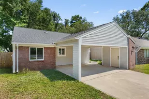 208 Cottonwood Ct, Niceville, FL 32578 - Photo 2
