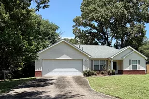 355 Adams Dr, Crestview, FL 32536 - Photo 2