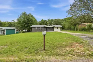 320 Forrest Pkwy, Crestview, FL 32539 - Photo 1