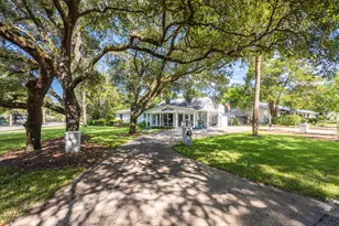 2 NE Bay Dr, Fort Walton Beach, FL 32548 - Photo 1