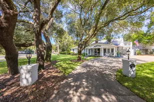 2 NE Bay Dr, Fort Walton Beach, FL 32548 - Photo 1