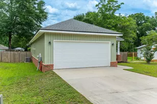 3168 Maple St, Crestview, FL 32539 - Photo 2