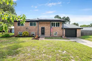 102 NW Robinwood Dr, Fort Walton Beach, FL 32548 - Photo 1