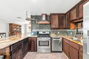 102 NW Robinwood Dr, Fort Walton Beach, FL 32548 - Photo 16