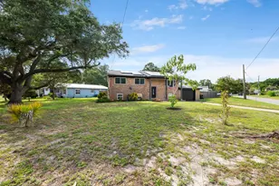 102 NW Robinwood Dr, Fort Walton Beach, FL 32548 - Photo 4