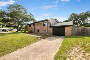 102 NW Robinwood Dr, Fort Walton Beach, FL 32548 - Photo 2