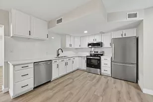136 Valencia Dr, Fort Walton Beach, FL 32547 - Photo 1