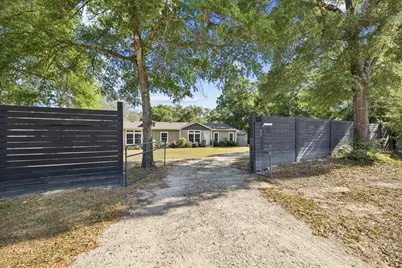 748 Phillips Drive, Freeport, FL 32439 - Photo 2