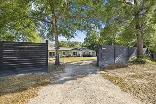 748 Phillips Dr, Freeport, FL 32439 - Photo 2