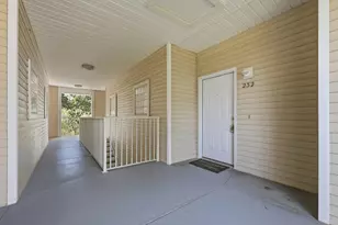 1501 N Partin Dr, Niceville, FL 32578 - Photo 2
