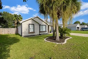 2244 Estate Cir, Navarre, FL 32566 - Photo 6