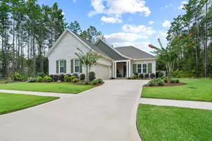102 Shimmer Cir, Freeport, FL 32439 - Photo 1