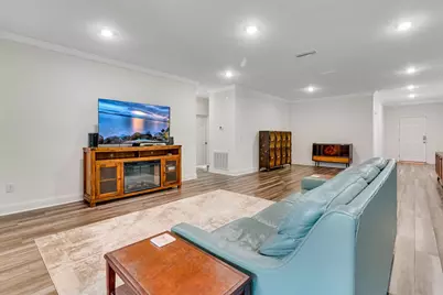 247 E Sky Way, Freeport, FL 32439 - Photo 12