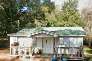 140 Sanders Ave, Crestview, FL 32539 - Photo 1