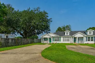 300 Loveland Cir, Pensacola, FL 32526 - Photo 2