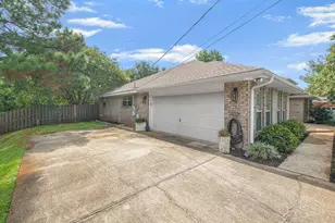 1836 Seahawk Ln, Navarre, FL 32566 - Photo 4