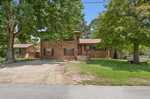 701 James Ct, Fort Walton Beach, FL 32547 - Photo 2