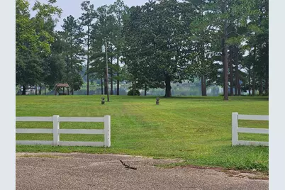 151 Rose Circle, Defuniak Springs, FL 32433 - Photo 2
