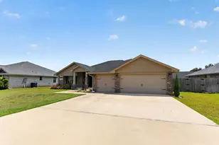 5823 Crestlake Dr, Crestview, FL 32536 - Photo 2