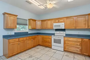 322 Crescent Dr, Defuniak Springs, FL 32435 - Photo 8