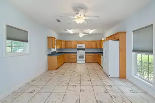 322 Crescent Dr, Defuniak Springs, FL 32435 - Photo 22