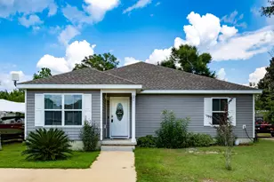 28 Rubens Ln, Defuniak Springs, FL 32433 - Photo 1