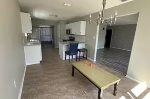 463 Sandy Ridge Cir, Mary Esther, FL 32569 - Photo 2