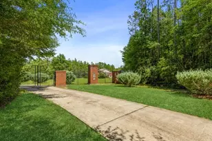 6051 Tupelo St, Crestview, FL 32539 - Photo 2