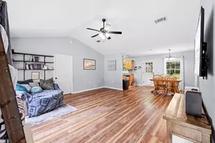 978 Grandmas Pl, Baker, FL 32531 - Photo 6
