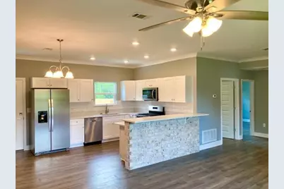 169 E Honeysuckle Street, Defuniak Springs, FL 32433 - Photo 18
