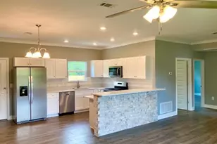 169 E Honeysuckle St, Defuniak Springs, FL 32433 - Photo 18