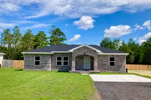 169 E Honeysuckle St, Defuniak Springs, FL 32433 - Photo 1