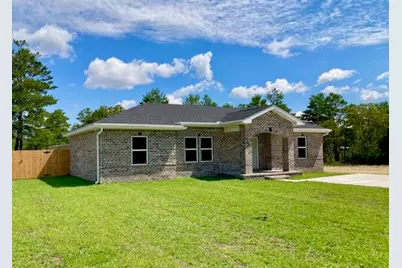 169 E Honeysuckle Street, Defuniak Springs, FL 32433 - Photo 1