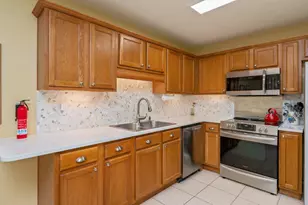 108 Andalusia Rd, Mary Esther, FL 32569 - Photo 4