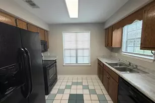 431 Apple Dr, Crestview, FL 32536 - Photo 2