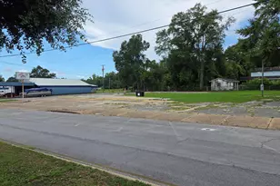 698 S Main St, Crestview, FL 32536 - Photo 1