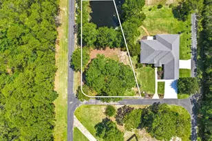 1817 E Smugglers Cove Dr, Gulf Breeze, FL 32563 - Photo 1