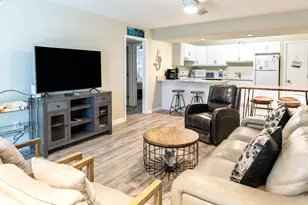 667 Nautilus Ct, Fort Walton Beach, FL 32548 - Photo 2