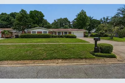 604 NE Merioneth Drive, Fort Walton Beach, FL 32547 - Photo 1