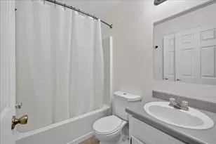326 Lakeview Dr, Crestview, FL 32536 - Photo 22