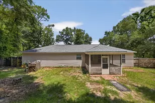 326 Lakeview Dr, Crestview, FL 32536 - Photo 26