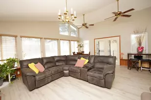 127 Pryor Dr, Mary Esther, FL 32569 - Photo 12
